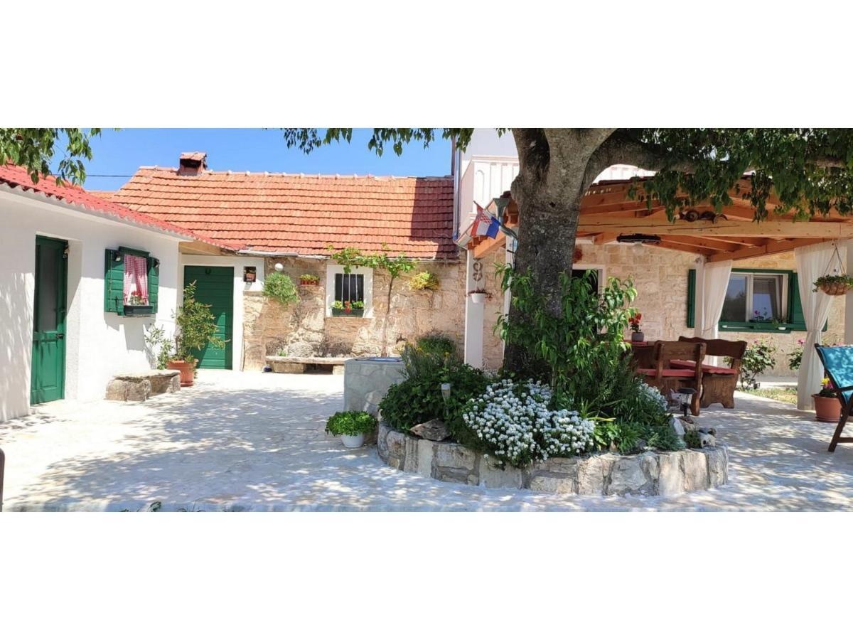 House Kuna Bristane Exteriér fotografie